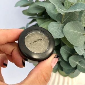 MAC Green Smoke Eye Shadow 💚🔥